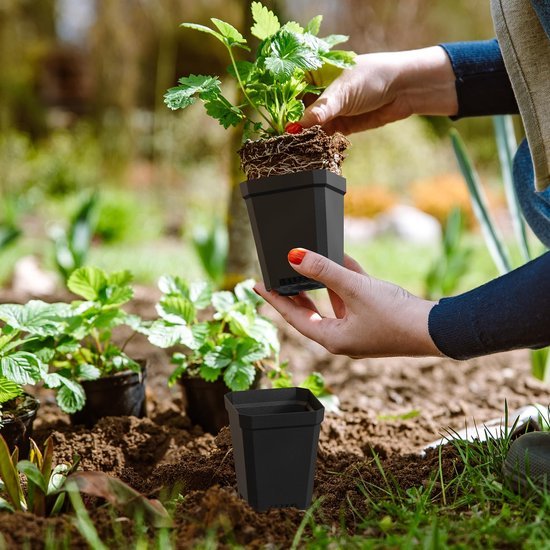 Unyqoos® Set van 100 kunststof kweekpotten voor binnen en buiten gebruik