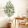 Unyqoos® Realistisch ogende kunstolijfboom voor stijlvolle binnen- en buitendecoratie