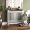 Ibenzoa® Moderne grijze radiatorafdekking met houten plank en lamellen ontwerp