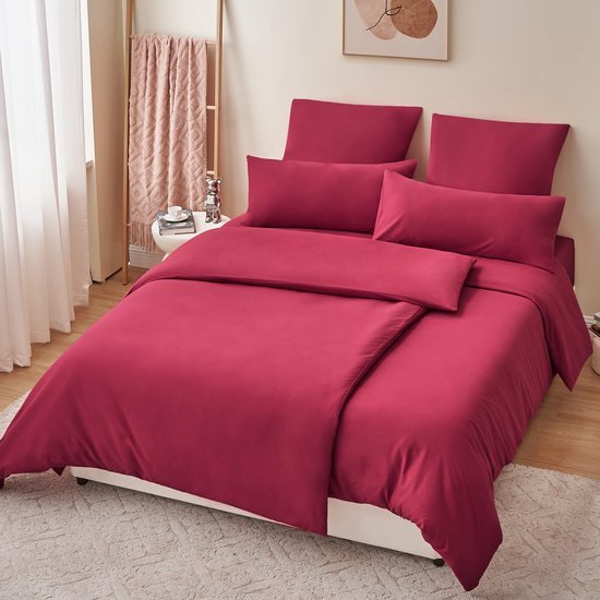 Unyqoos ® Luxueuze Wijnrode Microvezel Beddengoedset voor het Hele Jaar, 4-delig