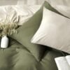 Unyqoos® Omkeerbare beddengoedset met microvezel in donkergroen en beige tinten