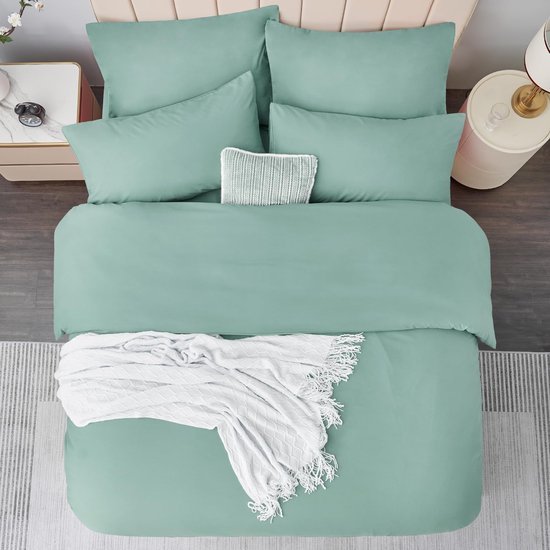 550x550-11521.jpg Unyqoos® Zachte en strijkvrije microvezel beddengoedset in saliegroen met ritssluiting