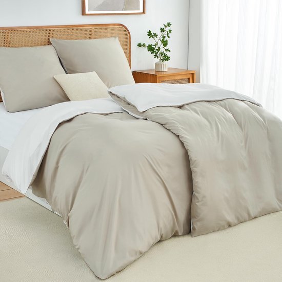 550x550-11835.jpg Unyqoos® Vierdelige set beddengoed in beige en wit met rits en wendbaar ontwerp