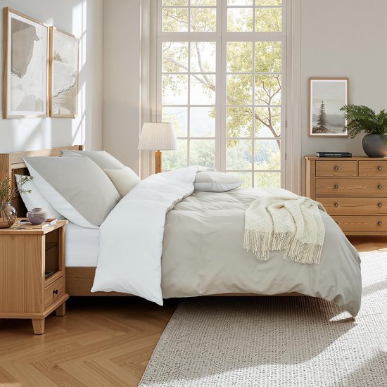 550x550-11836.jpg Unyqoos® Vierdelige set beddengoed in beige en wit met rits en wendbaar ontwerp