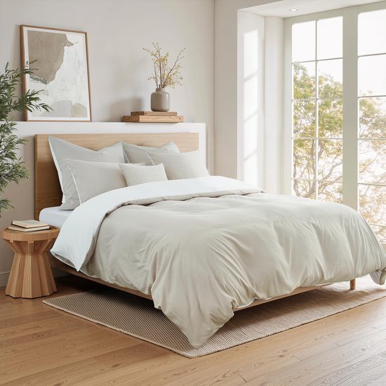 550x550-11838.jpg Unyqoos® Vierdelige set beddengoed in beige en wit met rits en wendbaar ontwerp