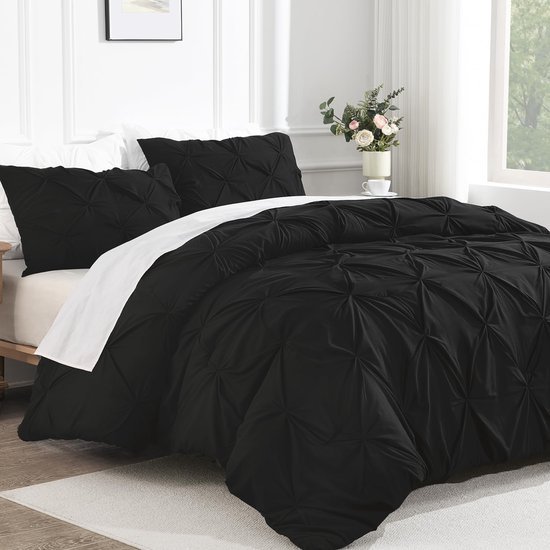 550x550-11909.jpg Unyqoos® Zwarte comforter met knijpvouwen en kussenslopen voor een stijlvolle slaapkamer