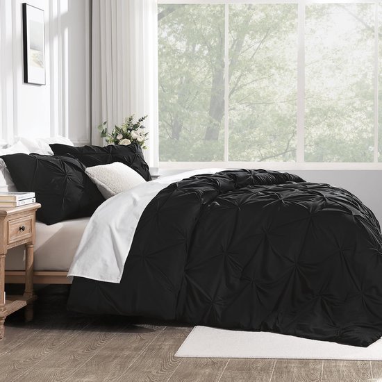 550x550-11915.jpg Unyqoos® Zwarte comforter met knijpvouwen en kussenslopen voor een stijlvolle slaapkamer