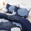 Unyqoos® Elegante Marineblauwe Bloemen Sprei Set met Zomerdeken en Kussenslopen voor Tweepersoonsbed