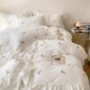 Unyqoos® Romantisch beddengoed met ruches en bloemenpatroon in zachte kleuren