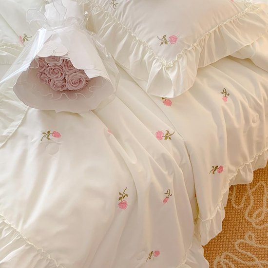 Unyqoos® Romantisch beddengoed met ruches en bloemenpatroon in zachte kleuren