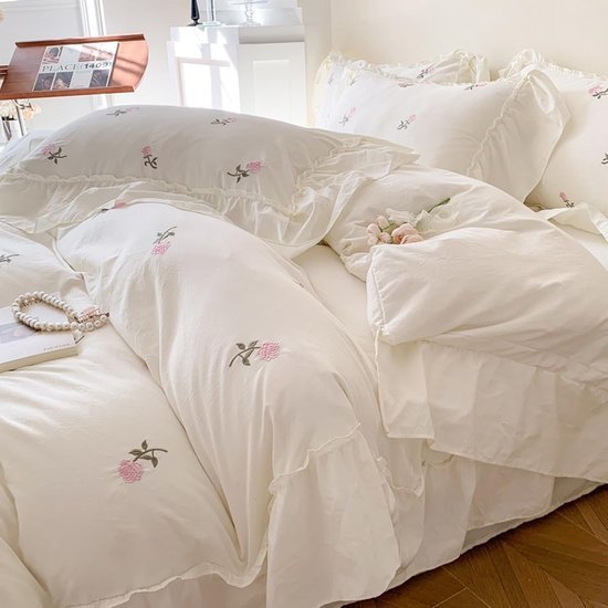 Unyqoos® Romantisch beddengoed met ruches en bloemenpatroon in zachte kleuren