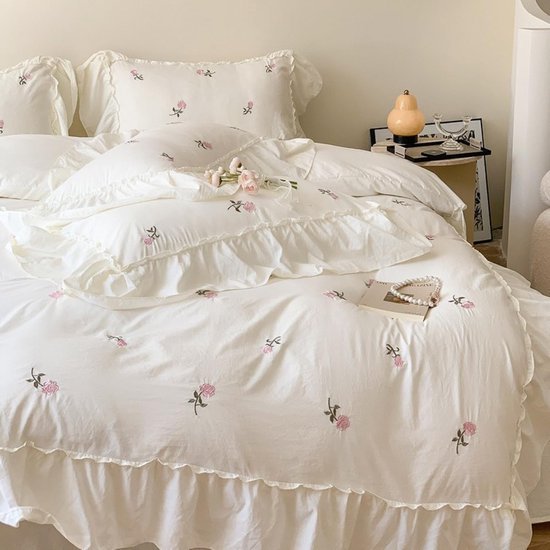 Unyqoos® Romantisch beddengoed met ruches en bloemenpatroon in zachte kleuren