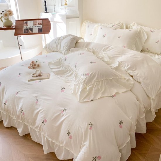 Unyqoos® Romantisch beddengoed met ruches en bloemenpatroon in zachte kleuren