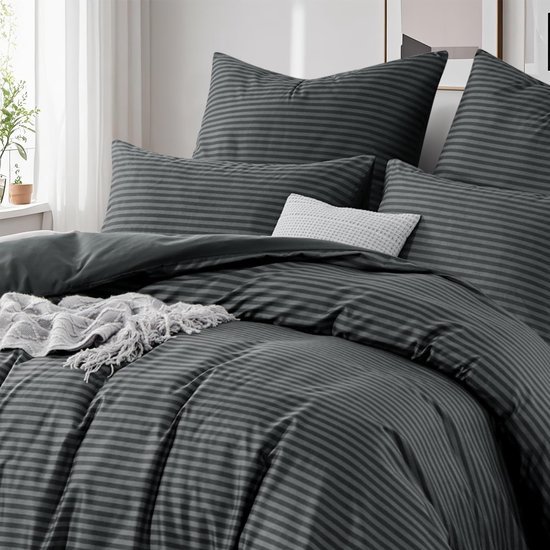 550x550-12298.jpg Unyqoos® Stijlvol en comfortabel beddengoed met gestreept patroon voor ultiem slaapgenot