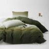 550x550-12461.jpg Unyqoos® Strijkvrij beddengoedset met groene bossen ontwerp en ritssluiting