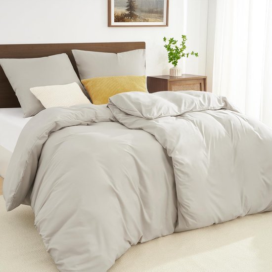 Unyqoos® Luxe 4-delige beddengoedset van microvezel met effen beige design