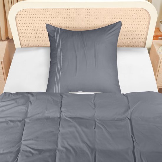 Unyqoos® Beddengoedset van microvezel met geborduurde kussensloop en ritssluiting in grijs