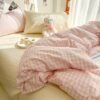 550x550-13689.jpg Unyqoos® Roze-wit Geruite Microvezel Beddengoedset met Allergievriendelijke Eigenschappen