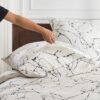 Unyqoos® Modieus en Ademend Microvezel Dekbedovertrek met Marmerprint voor Stijlvolle Slaapkamers