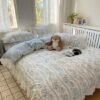 550x550-13857.jpg Unyqoos® Omkeerbaar katoenen dekbedovertrek met blauwe bloemen en ruches voor meisjes