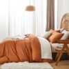 Unyqoos® Ademend dubbel mousseline beddengoed in karamel bruin met ritssluiting