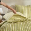 Unyqoos® Koel en Ademend Microvezel Beddengoed Met Stijlvolle Strepen Voor Seizoensgebonden Comfort
