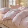 550x550-14304.jpg Unyqoos® Roze geruite kinderbeddengoedset van microvezel met ritssluiting