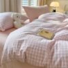 550x550-14310.jpg Unyqoos® Roze geruite kinderbeddengoedset van microvezel met ritssluiting