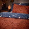 550x550-14510.jpg Unyqoos® Sfeervol eenpersoons beddengoed met magische symbolen en warme kleuren