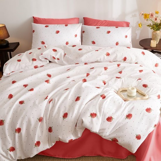 550x550-14538.jpg Unyqoos® Kinderbeddengoedset van microvezel met aardbeienmotief en ritssluiting
