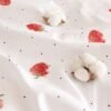 550x550-14541.jpg Unyqoos® Kinderbeddengoedset van microvezel met aardbeienmotief en ritssluiting