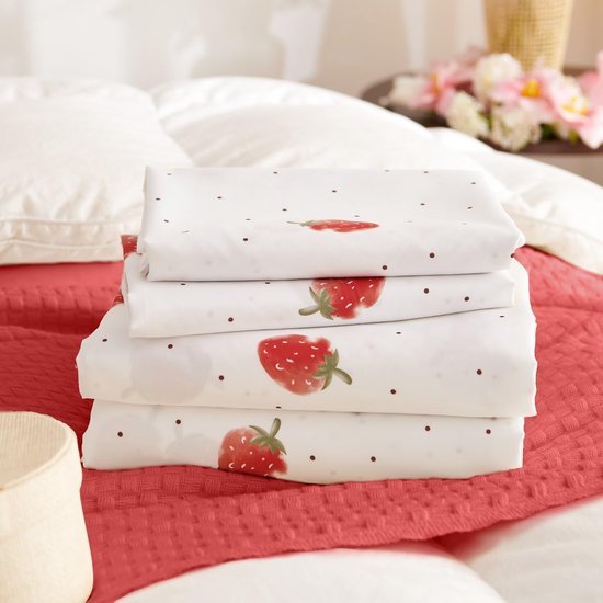 550x550-14544.jpg Unyqoos® Kinderbeddengoedset van microvezel met aardbeienmotief en ritssluiting