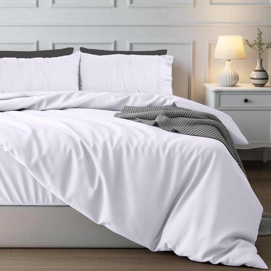 Unyqoos® Luxe Microvezel Beddengoedset 200x200 cm met Kussenslopen in Wit