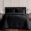 Unyqoos® Luxe driedelig beddengoedset met gewatteerde deken en kussenhoezen