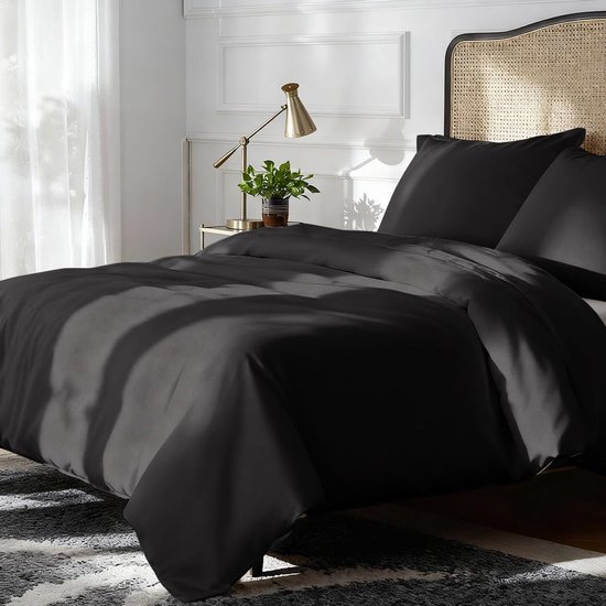 550x550-15034.jpg Unyqoos® Zachte en ademende 3-delige beddengoedset met microvezel dekbedovertrek