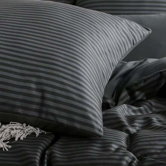Unyqoos® Zacht en strijkvrij microvezel beddengoed met gestreept antraciet patroon