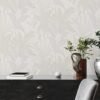 550x550-15705.jpg Unyqoos® Elegant crèmekleurig behang met palmbladeren en gouden metallic accenten