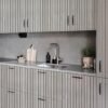Unyqoos® Zelfklevend behang met houtnerfeffect voor stijlvolle interieurvernieuwing