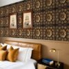 550x550-16572.jpg Unyqoos® Zelfklevend bloemenbehang met goud en zwart voor luxe interieur