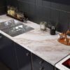 Unyqoos® Goudkleurige zelfklevende marmerfolie voor keuken en meubels 60 cm x 5 m