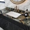 Unyqoos® Zelfklevend marmerlook behang in zwart en goud voor keuken en badkamer