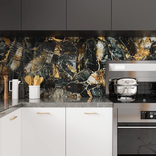Unyqoos® Zelfklevend marmerlook behang in zwart en goud voor keuken en badkamer