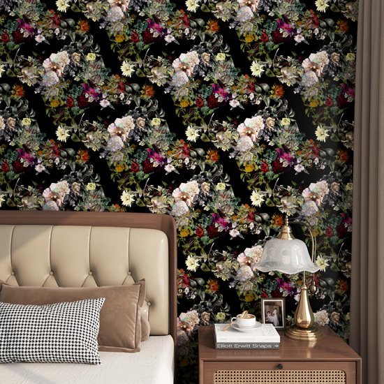 550x550-17592.jpg Unyqoos® Zelfklevend donker bloemenbehang met romantische rozen en wilde bladeren