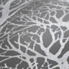Unyqoos® Vliesbehang met bosmotief en metallic accenten voor een moderne uitstraling