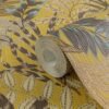 550x550-18511.jpg Unyqoos® Modern vliesbehang met elegant bloemenpatroon en bladmotief in warme tinten, geel-bruin-blauw