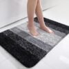 Unyqoos® Hoogpolige en Wasbare Badmat voor Veiligheid en Comfort in Badkamer
