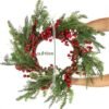 Unyqoos® Decoratieve kerstkrans met dennenappels en bessen voor feestelijke sfeer