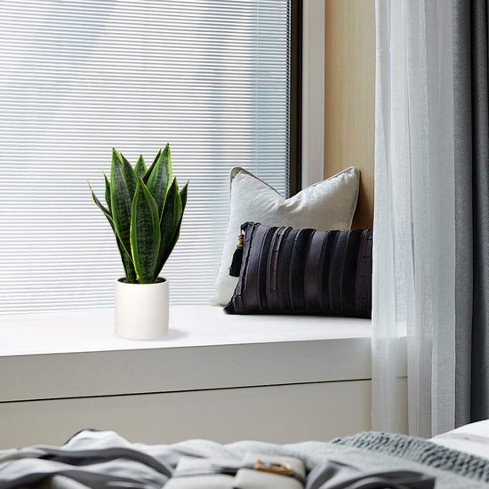 Unyqoos® Decoratieve kunstplant Sansevieria in stijlvolle keramische pot voor elk interieur