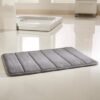 550x550-21469.jpg Unyqoos® Grijze antislip badmat met memory foam en sneldrogend ontwerp