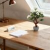 Unyqoos® Realistische decoratieve camellia plant in stenen pot voor huis en kantoor